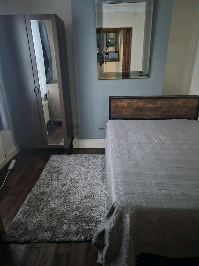 1 Furshied Bedroom space  Main Photo