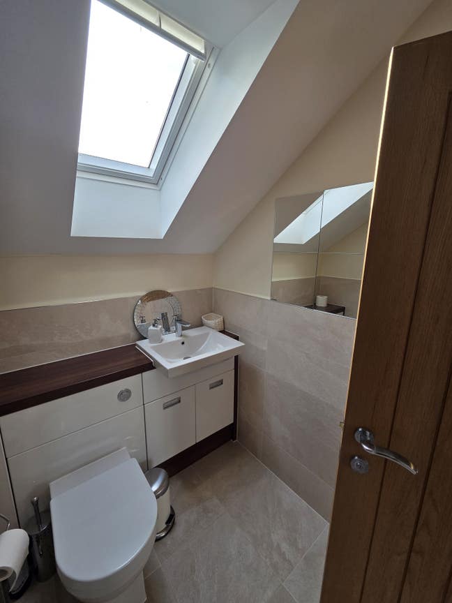 Room to Rent Ideal for Pilots & Professionals Main Photo