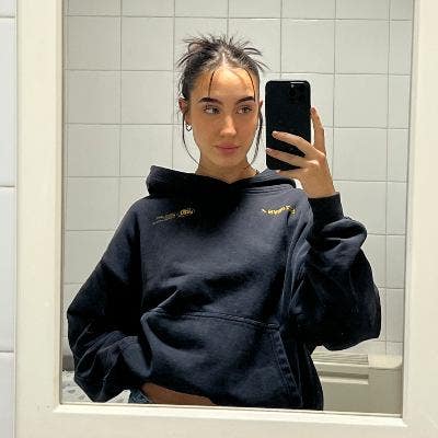 Professional Female seeks a double room Main Photo