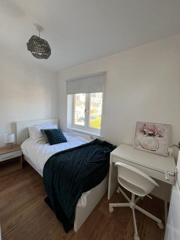 Premium Room in Prime Area Near UOM & MRI Main Photo