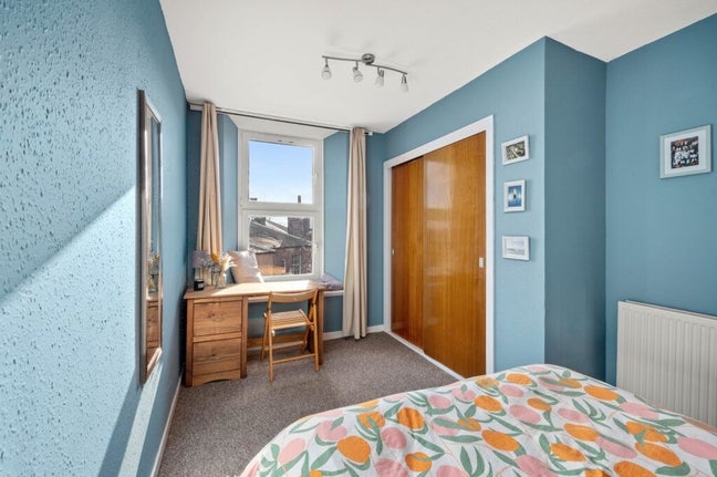 Room available in west end flat near University Main Photo