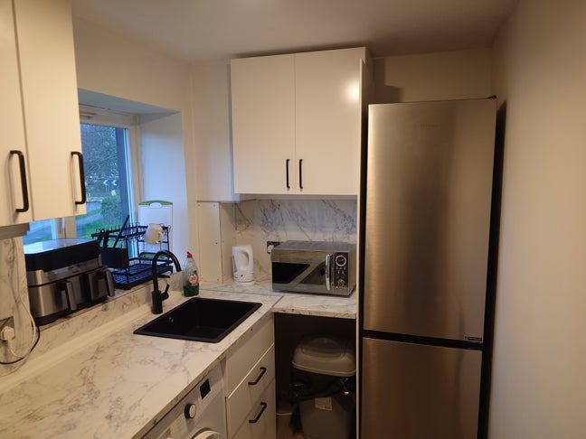 Double bedroom in 2-bed flat – bills included Main Photo