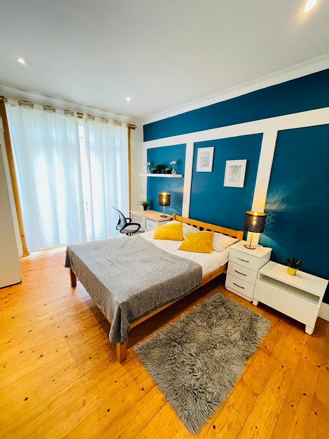 ✨ Modern Spacious Double Room – All Bills Included Main Photo