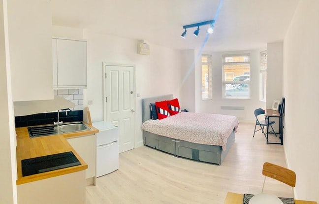 ✨ 🏡 Studio Flat to Let in/ Dollis Hill Main Photo