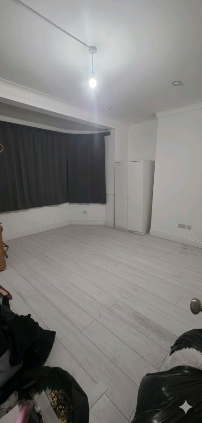 Room for rent is house Main Photo