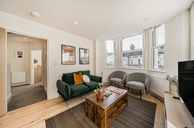 🌟 Double Room in Modern Clapham Flat  Main Photo