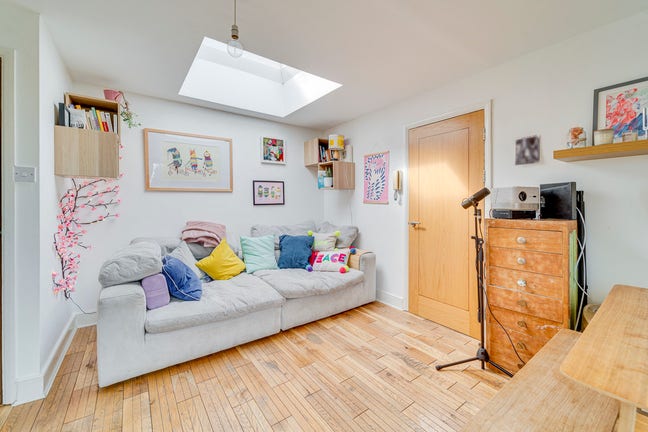 New 2 Dbl Bed Flat with Balcony in Hackney Downs Main Photo