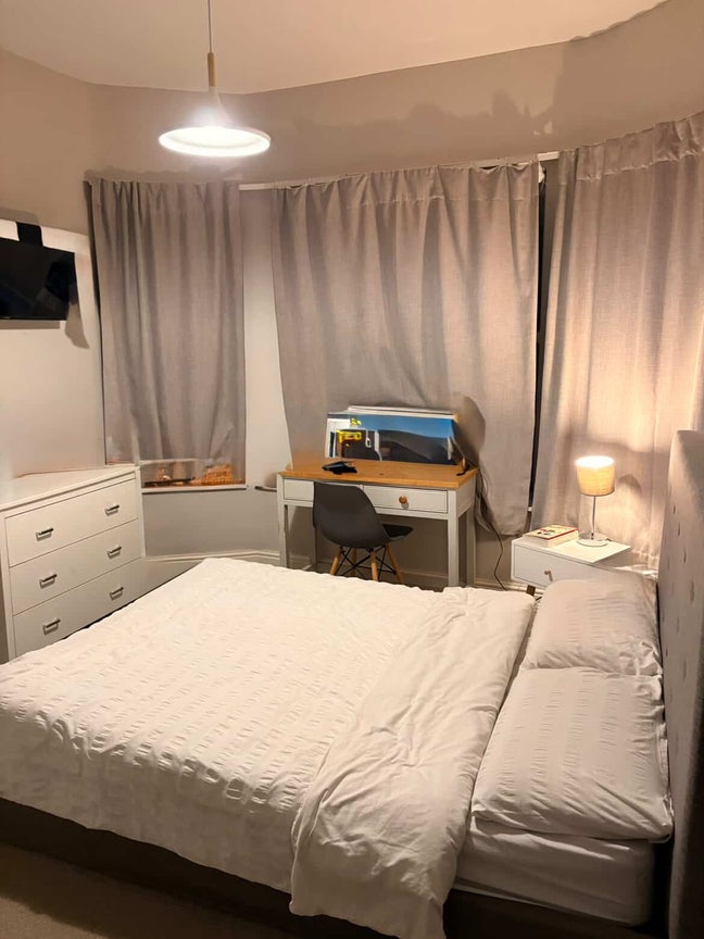 Spacious En-suite Double Bedroom Main Photo