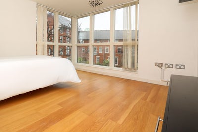 5 Rooms in a Premium Location !! Book It Now!! Main Photo