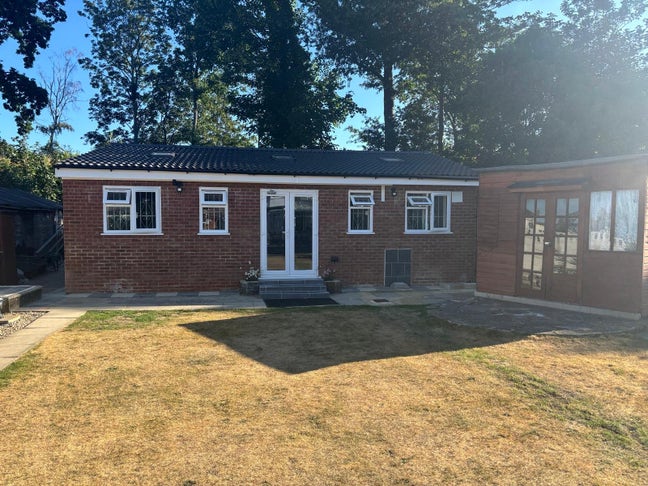 2 bed room in a property  Main Photo