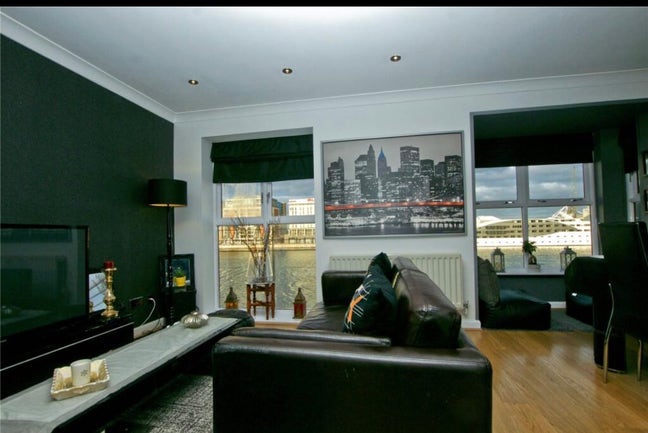 Modern Double Room Available – Docklands View – 2  Main Photo