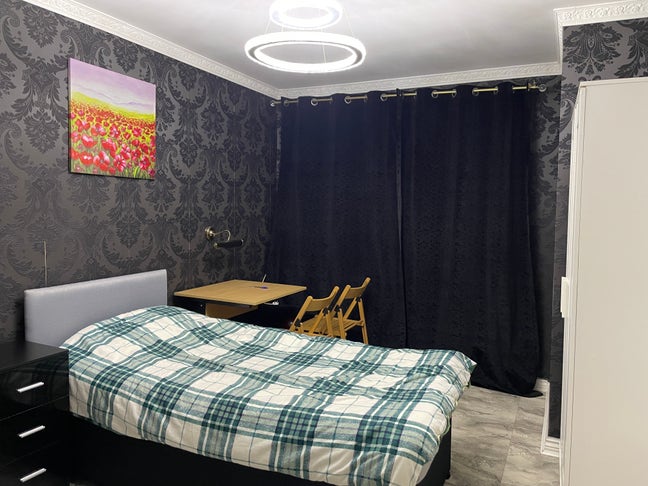 En-suite double bedroom for rent Main Photo