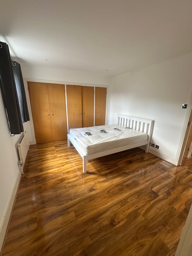 En-suite double room in Roehampton Main Photo
