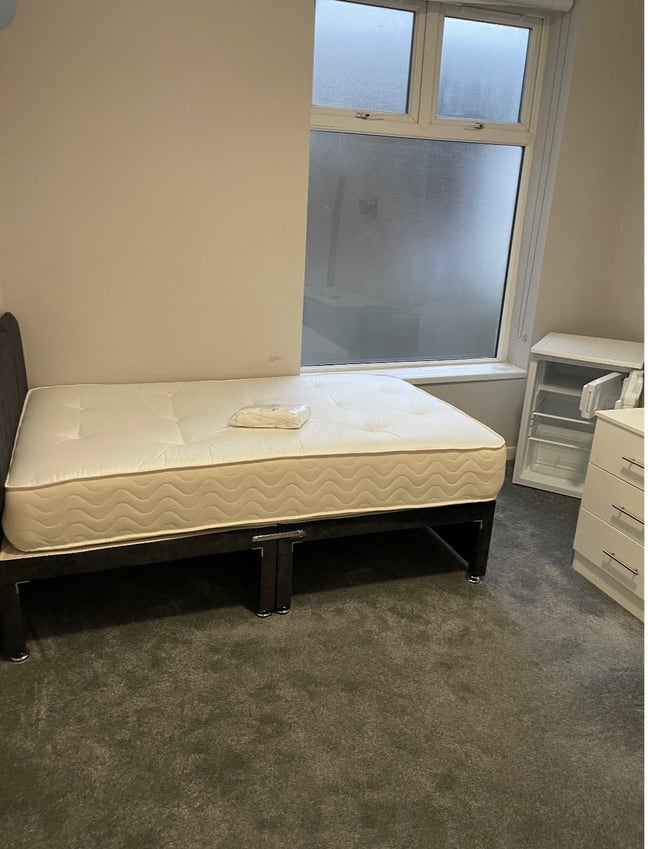 SPACIOUS Ensuite Room in Ardwick (G04) @&pound;700 incl Main Photo