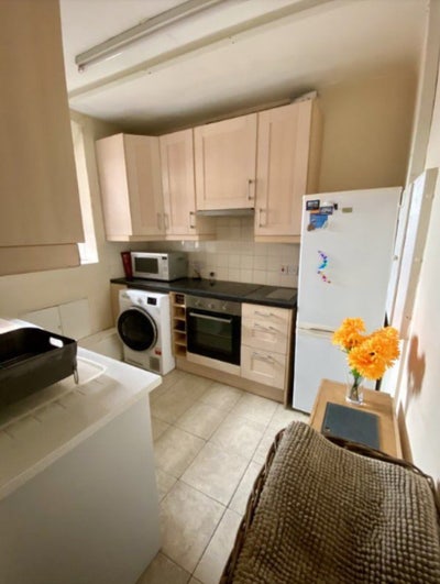 Cozy Single Room — Marylebone | Graduate Students Main Photo