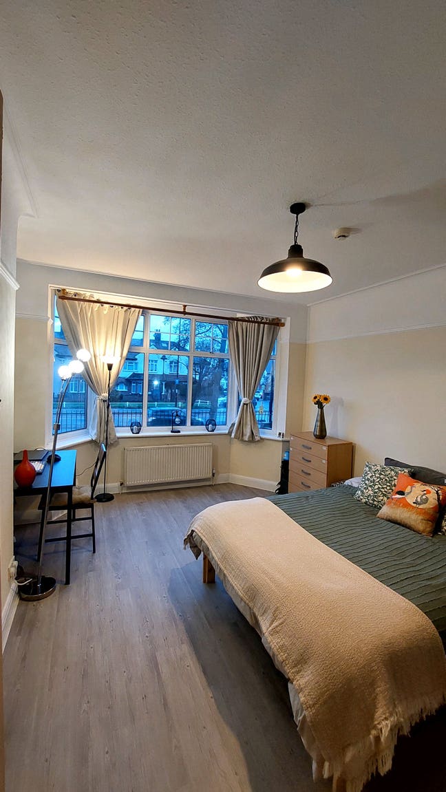 ​Huge Double Room | 4 Mins to Elizabeth Line | All Main Photo