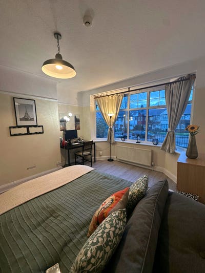 ​Huge Double Room | 4 Mins to Elizabeth Line | All Main Photo