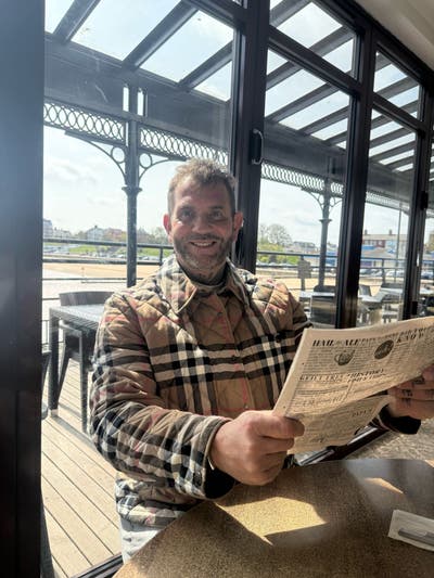 I am a professional male aged 53, I am lookin... Main Photo