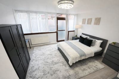 🌿 Extra-Large Double Room with Private Garden Main Photo