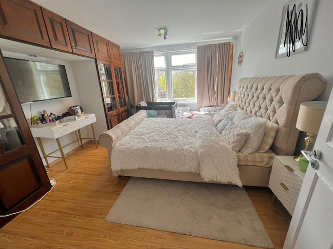 Rooms available  Main Photo