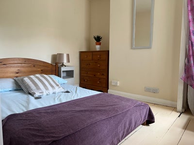 Chippenham’s town centre bedroom  Main Photo