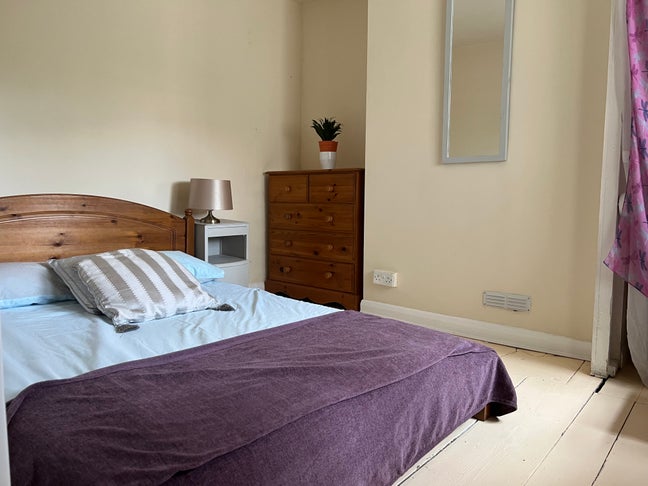 Chippenham’s town centre bedroom  Main Photo