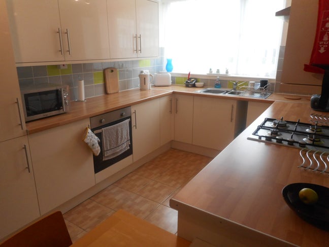 Comfortable quiet living space Main Photo