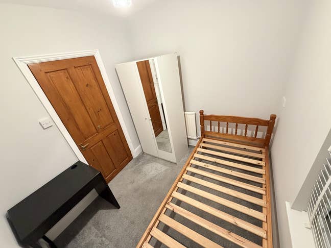 One bedroom available in 4 bed house Main Photo