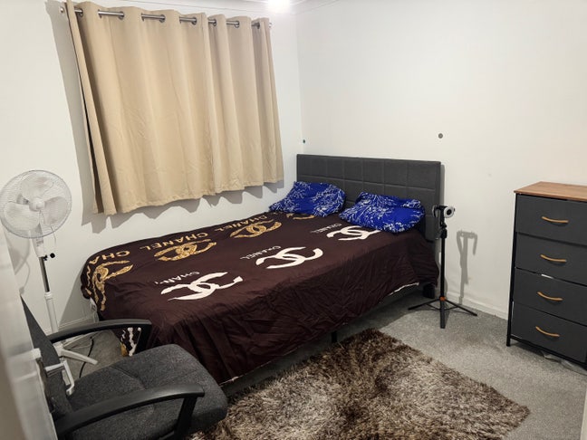 I newly furnished king  size bedroom  Main Photo