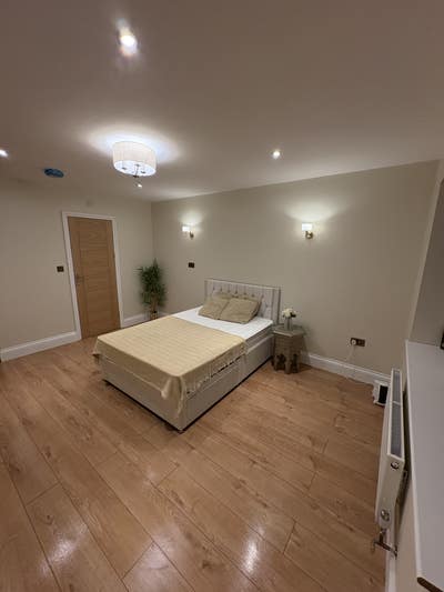 Modern 1 bed studio flat Main Photo