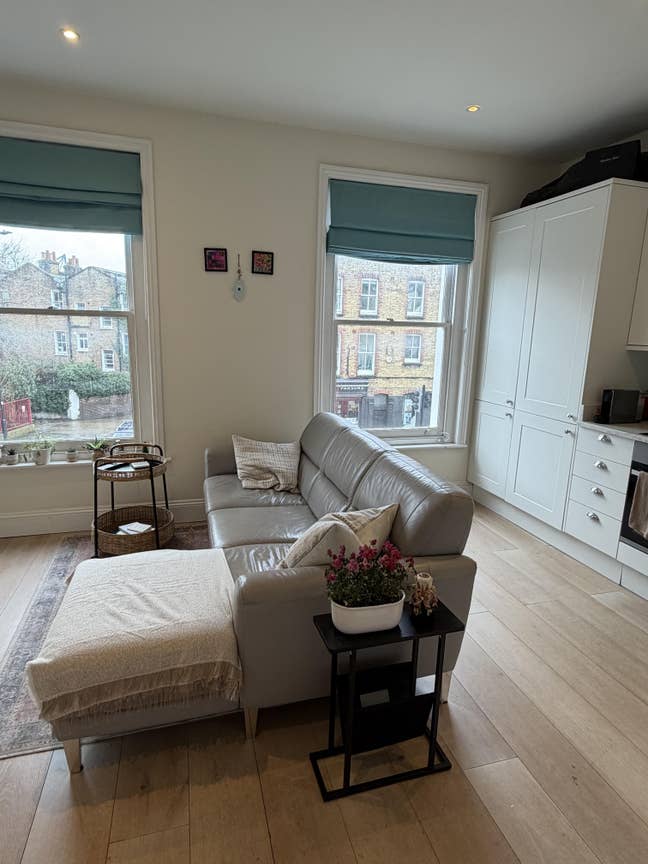 Bright 1-Bed + Study Flat in Fulham Main Photo