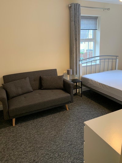 Large Double Room, Modern House Main Photo