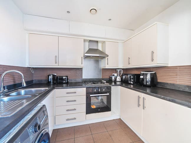 Cozy small double room for rent/lodging  Main Photo