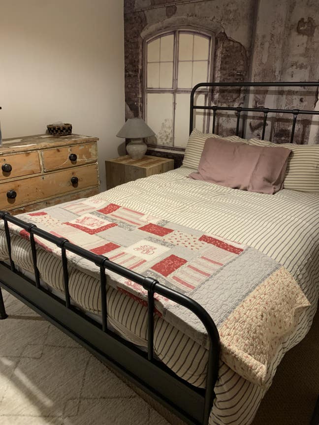 1 double room to rent in cottage.  Main Photo