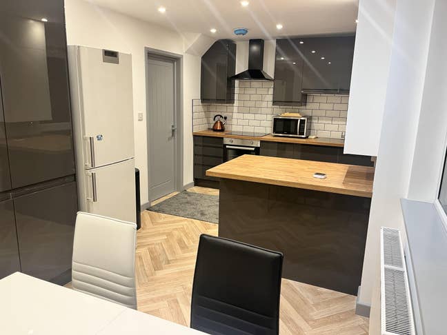  High Spec Rooms in Brand New refubished house  Main Photo