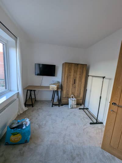 Available room space in a 3bhk house Main Photo