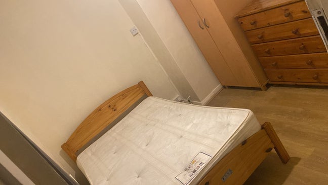 Large Double | &pound;720 | Bills Inc | No Deposit Main Photo
