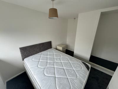 Beautifully Refurbished Room to let Main Photo