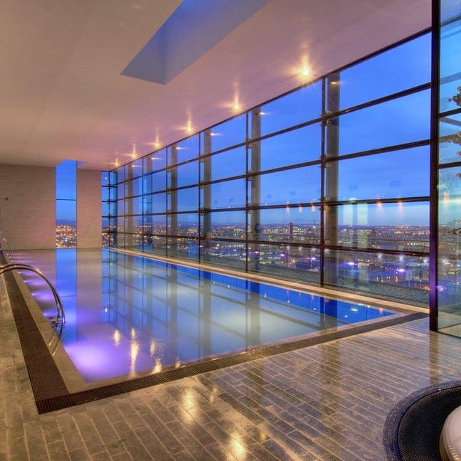 Large double room with ensuite in MCR city centre Main Photo