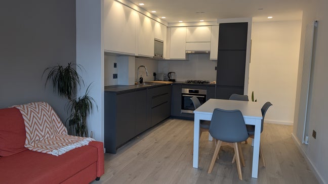 Double bedroom available few days a month Main Photo