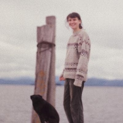 34F seeking room starting August, w/ small dog  Main Photo