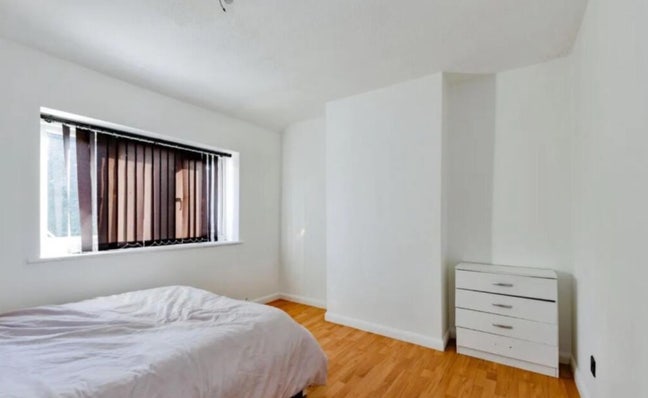 King size and Double bed rooms - &pound;550 and &pound;450 Main Photo