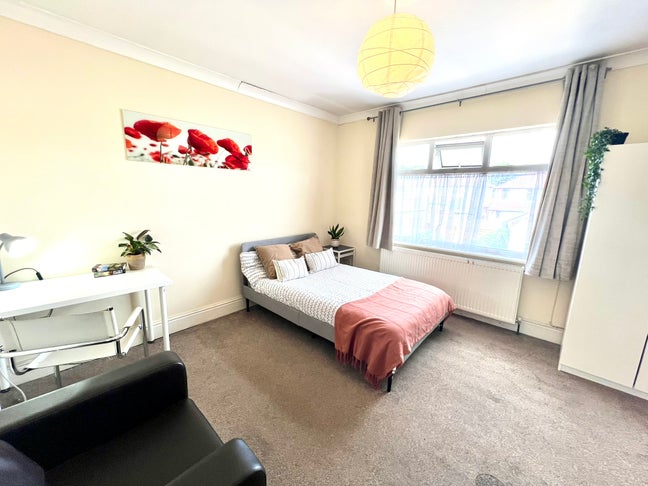 Xl Double Room | Eastville | Long & Short Stays Main Photo
