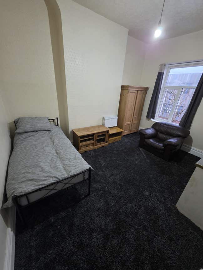 Studio flat available  Main Photo