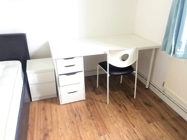 Large Double Room - single use Main Photo