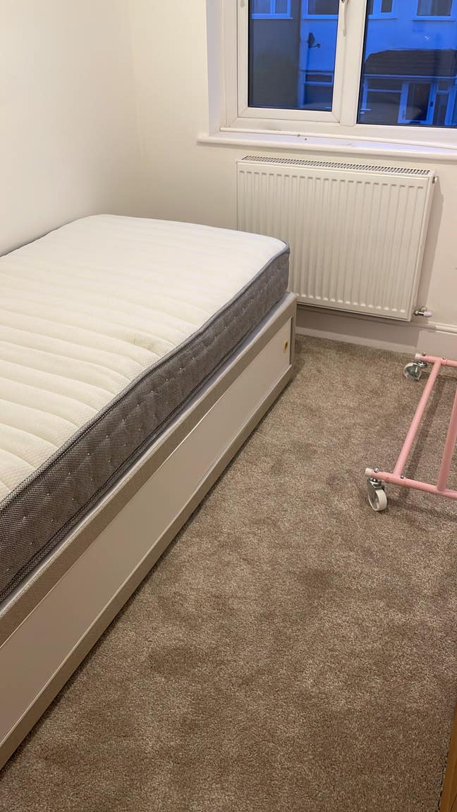 Newly refurbished house Main Photo