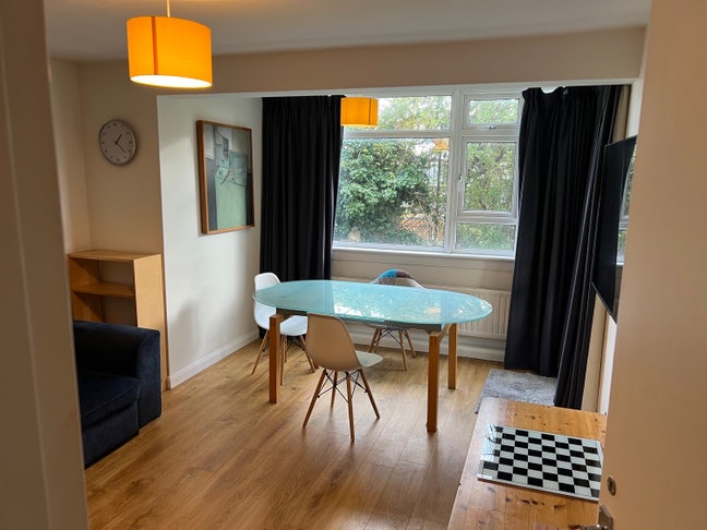  Newly refurbished flat Main Photo