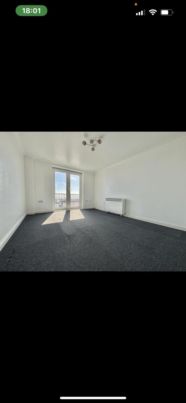  1 large room  Main Photo