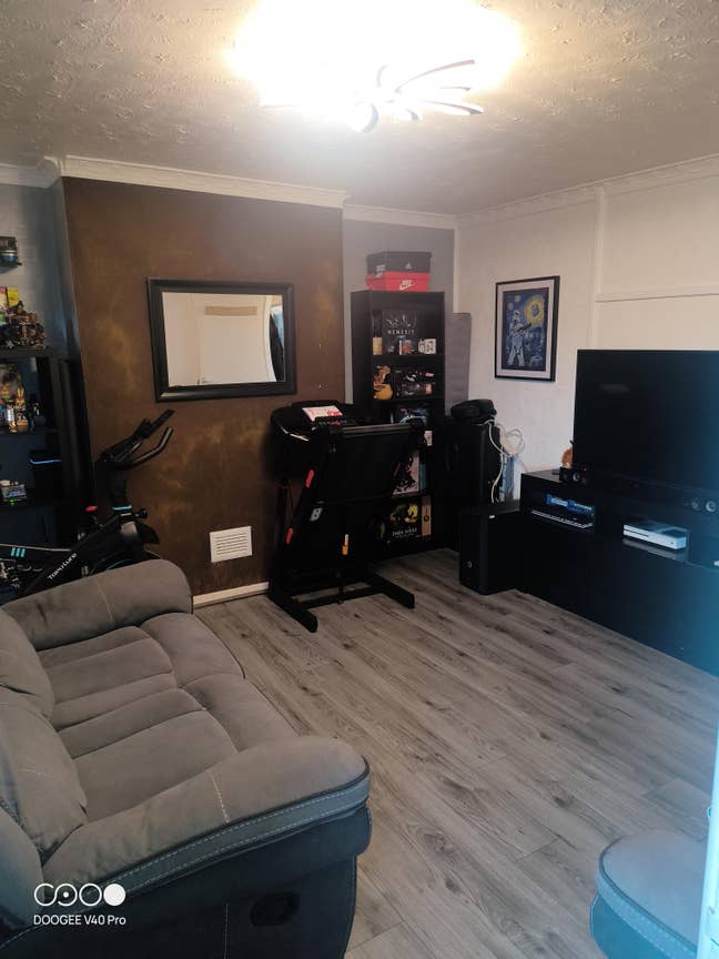 Friend in crime - New Room Available Main Photo