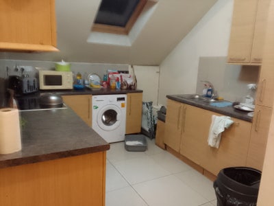Lovely studio flat - excellent location! Main Photo